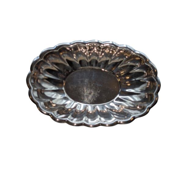 Reed and Barton Vintage Scalloped Holiday Silver Plate Serving Dish - Picture 3 of 10